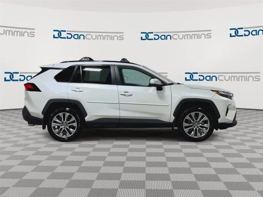 2022 Toyota RAV4 XLE Premium photo 1