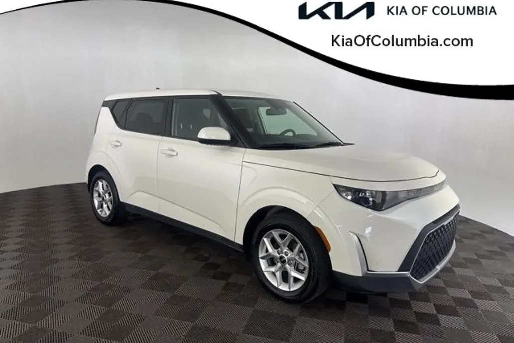 2023 Kia Soul LX photo 1