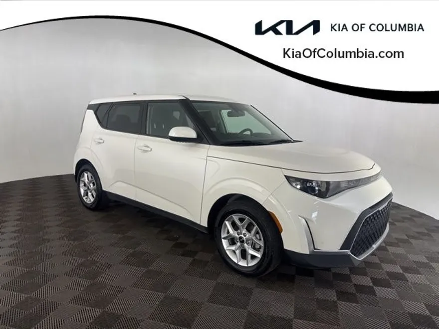 2023 Kia Soul LX photo 1