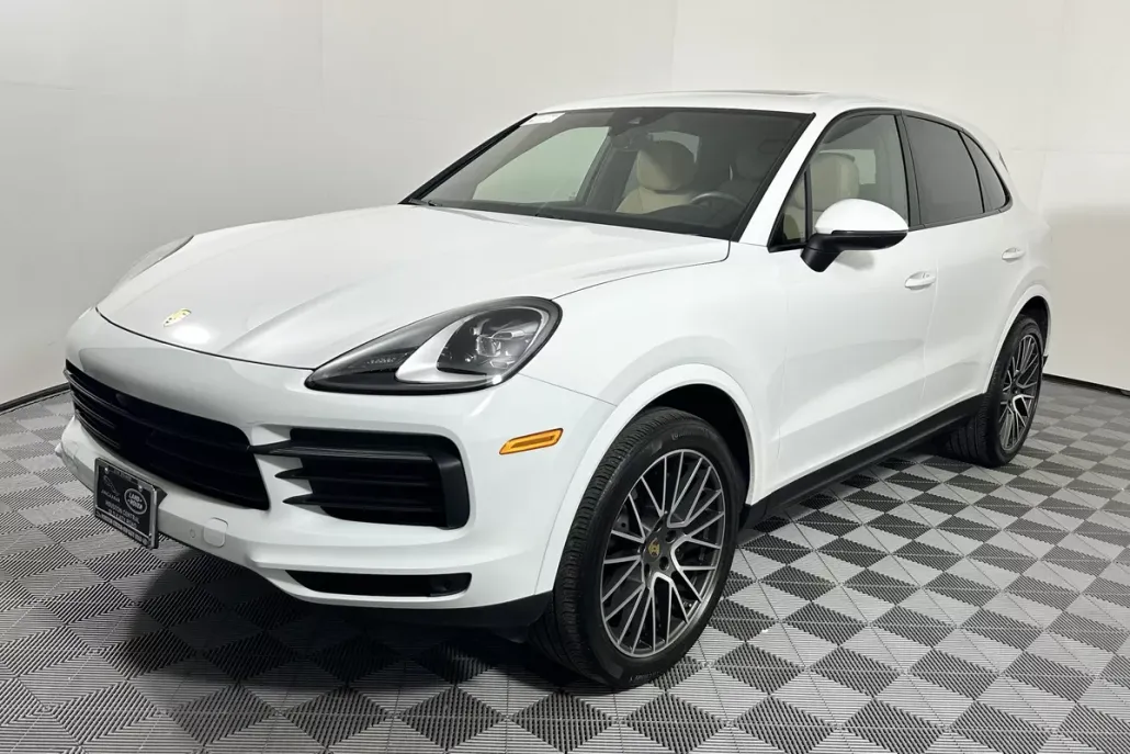 2023 Porsche Cayenne Platinum Edition photo 1