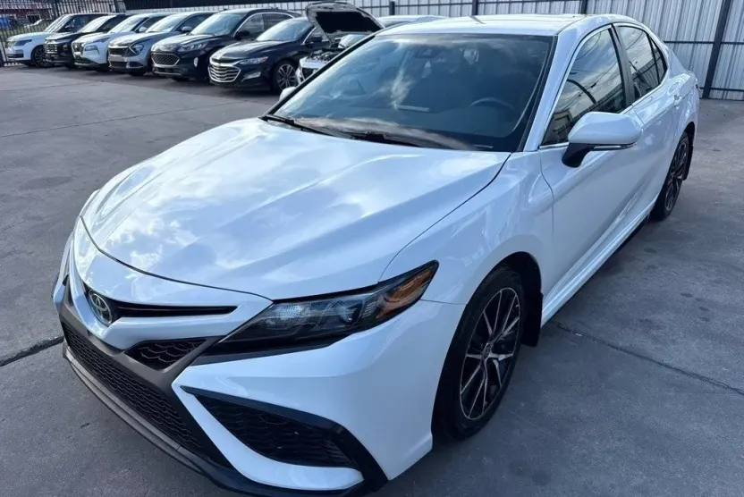 2023 Toyota Camry SE photo 1