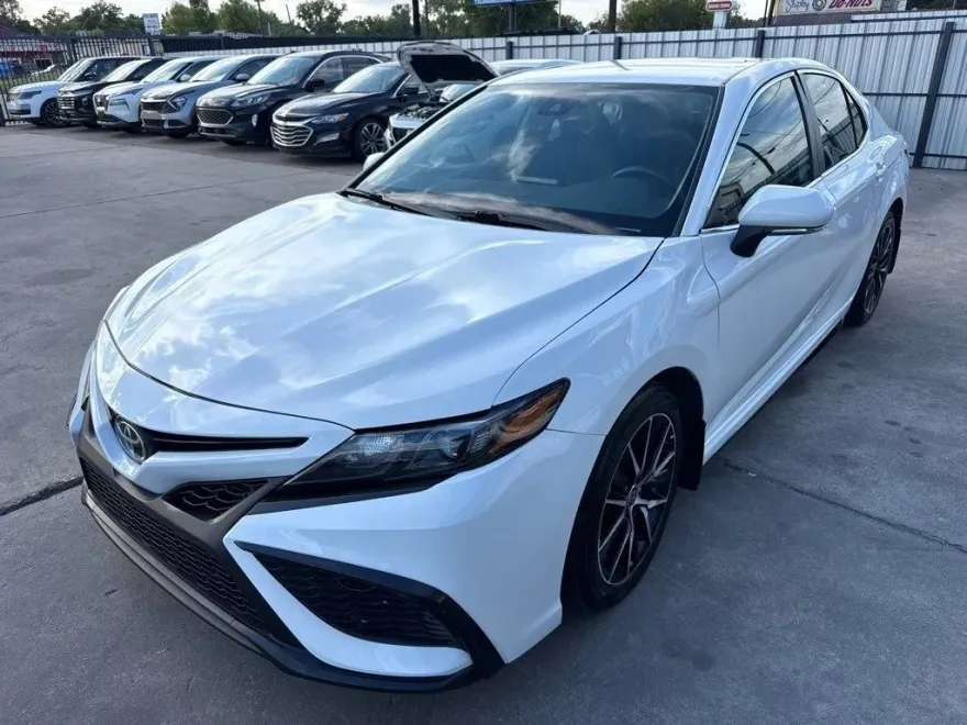 2023 Toyota Camry SE photo 1