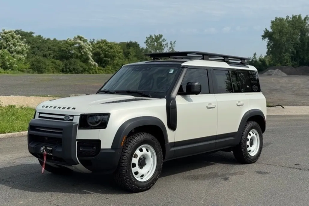 2024 Land Rover Defender 110 S photo 1