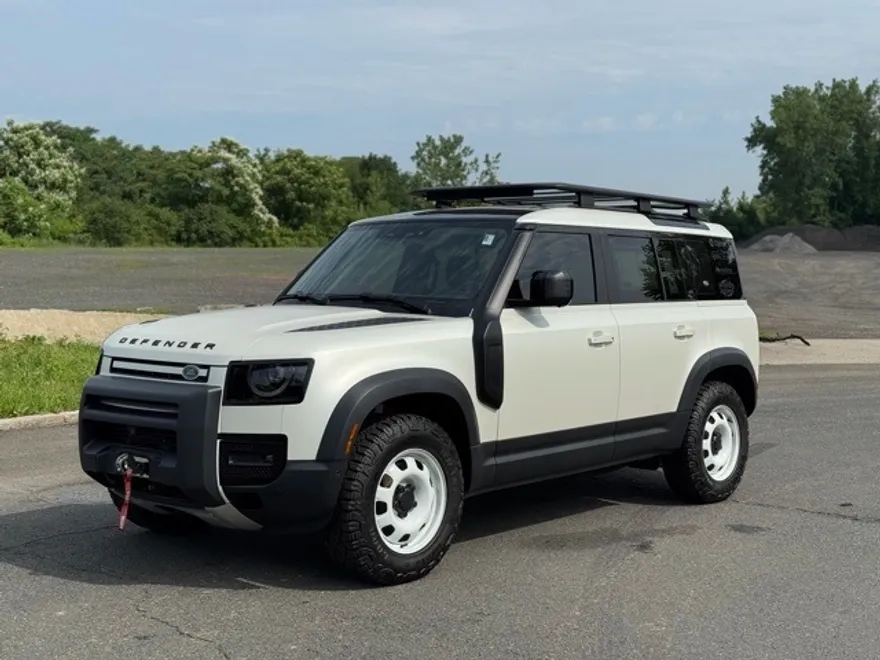 2024 Land Rover Defender 110 S photo 1