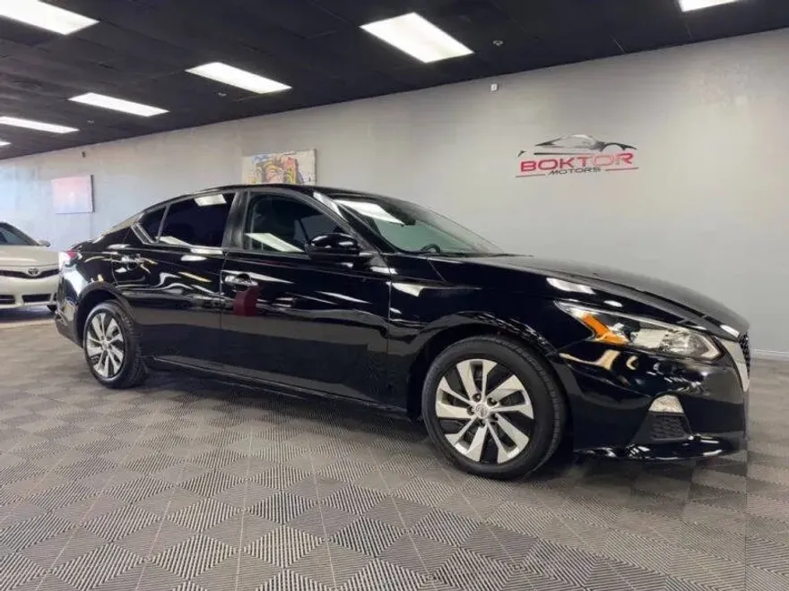 2019 Nissan Altima 2.5 photo 1