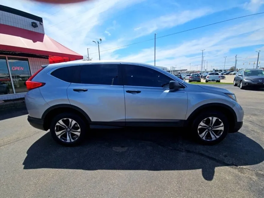 2017 Honda CR-V LX photo 1