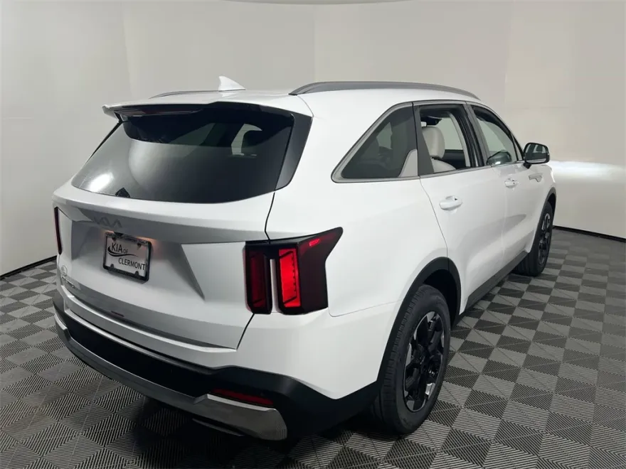 2025 Kia Sorento S photo 1