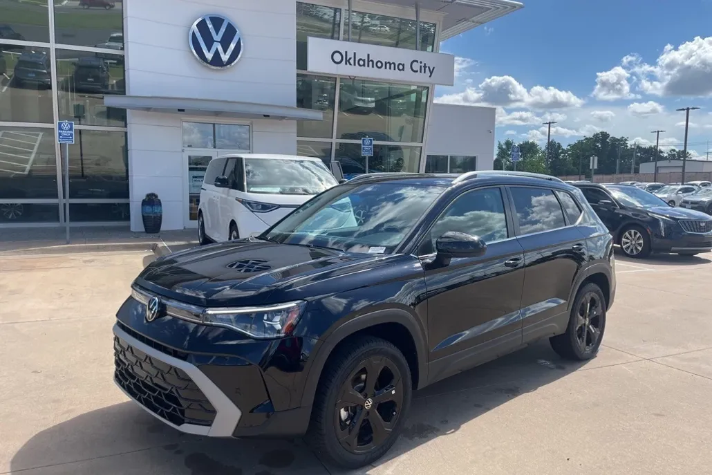 2025 Volkswagen Taos SEL photo 1