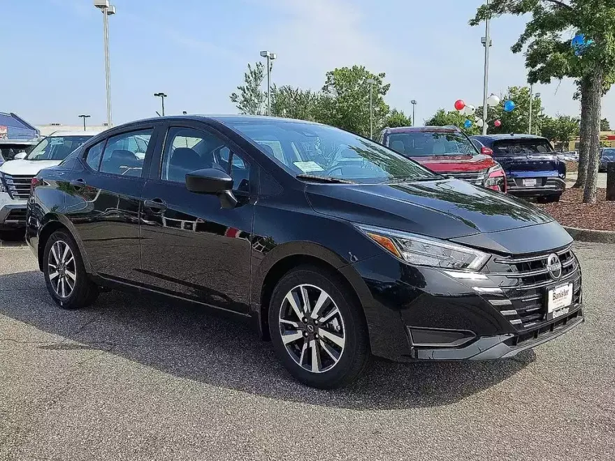 2025 Nissan Versa S photo 1