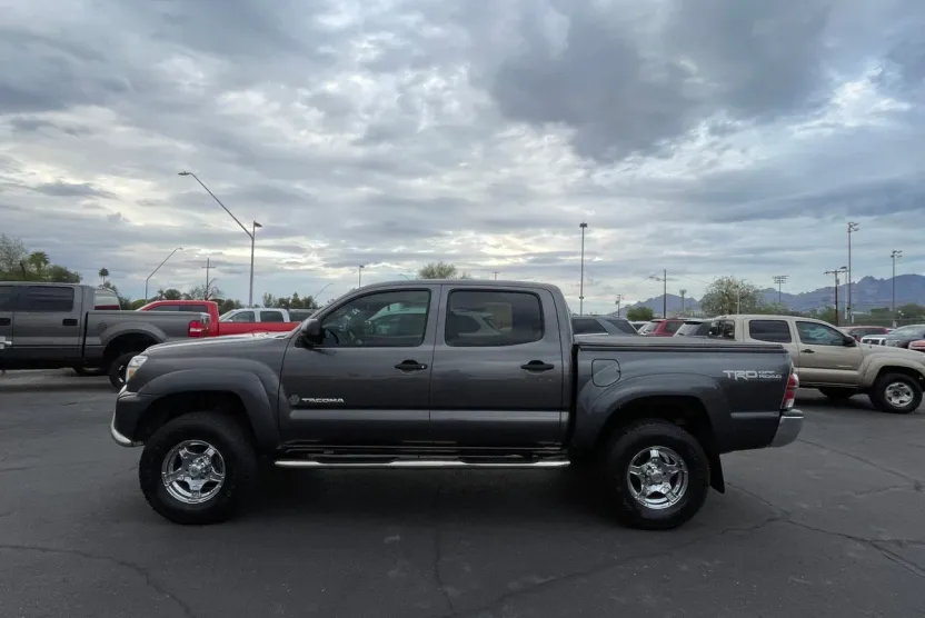 2013 Toyota Tacoma PreRunner V6 photo 1