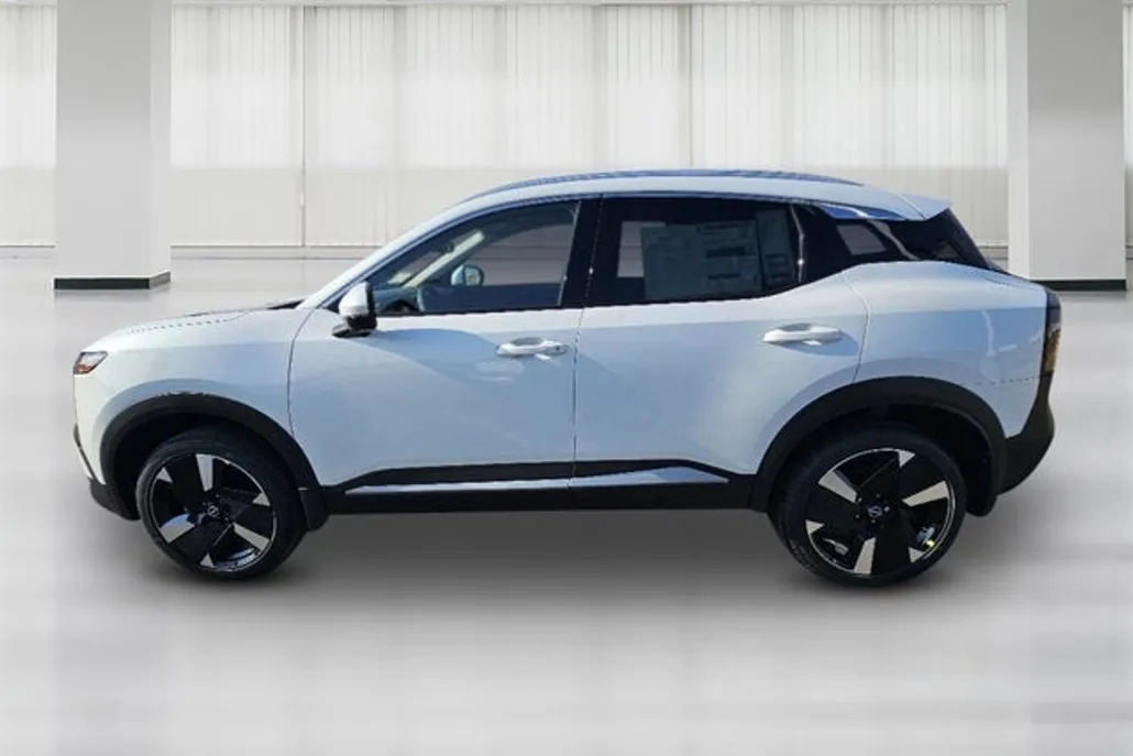 2025 Nissan Kicks SR photo 1