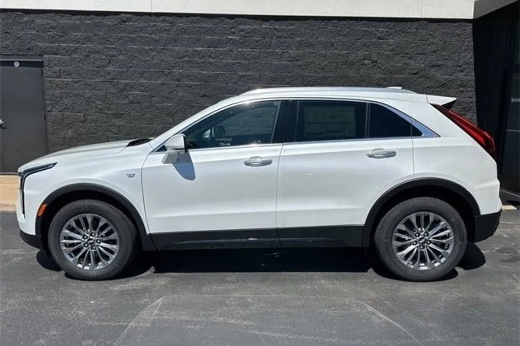 2025 Cadillac XT4 Premium Luxury photo 1