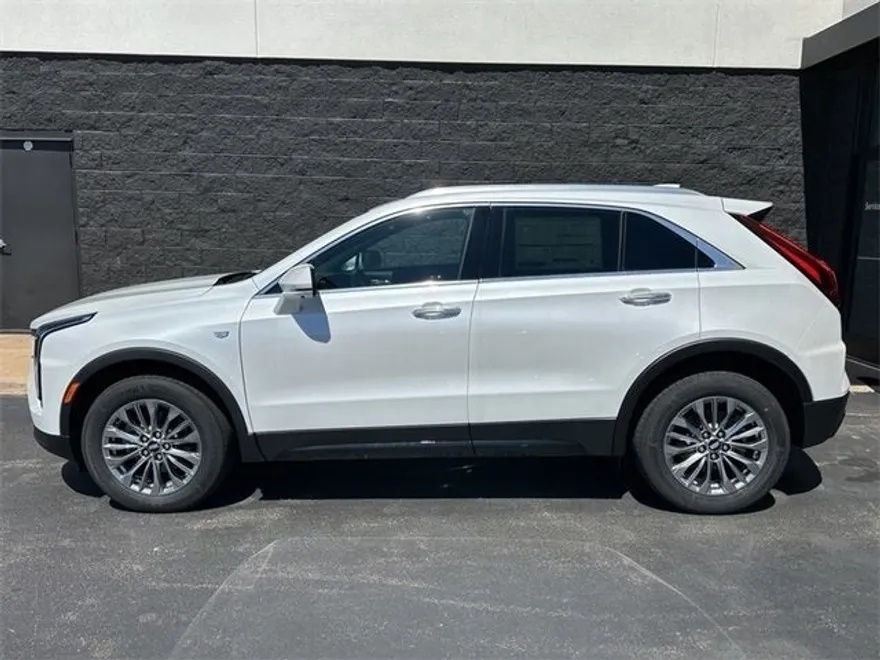 2025 Cadillac XT4 Premium Luxury photo 1
