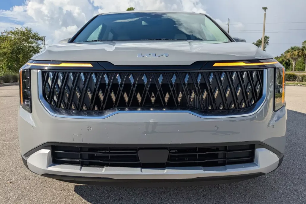 2026 Kia Carnival EX photo 1