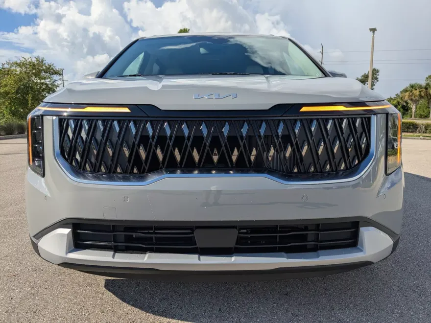 2026 Kia Carnival EX photo 1