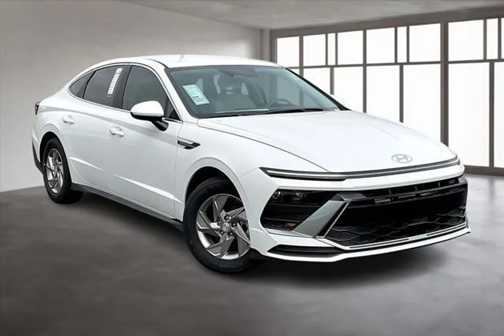 2025 Hyundai Sonata SE photo 1