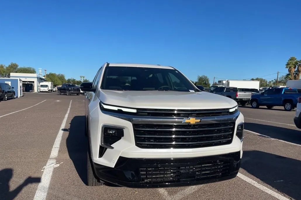 2025 Chevrolet Traverse High Country photo 1