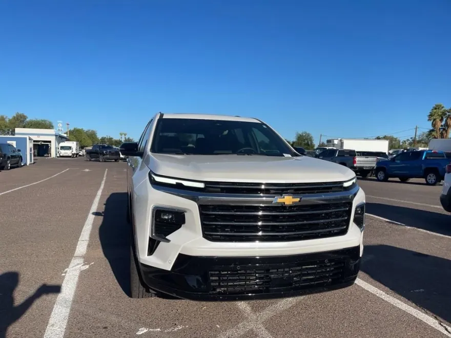 2025 Chevrolet Traverse High Country photo 1