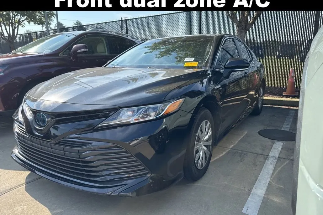 2019 Toyota Camry Hybrid LE photo 1