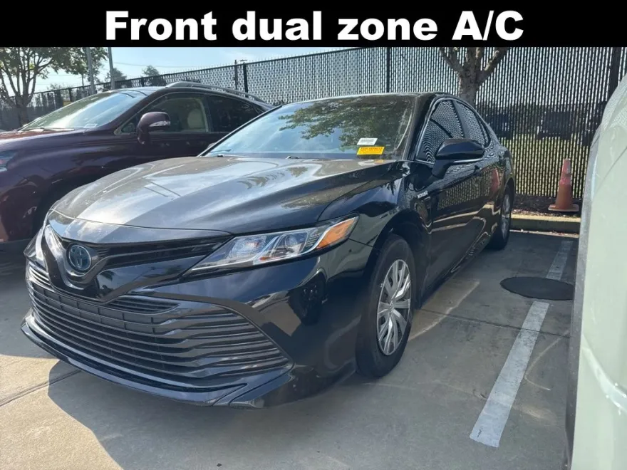 2019 Toyota Camry Hybrid LE photo 1