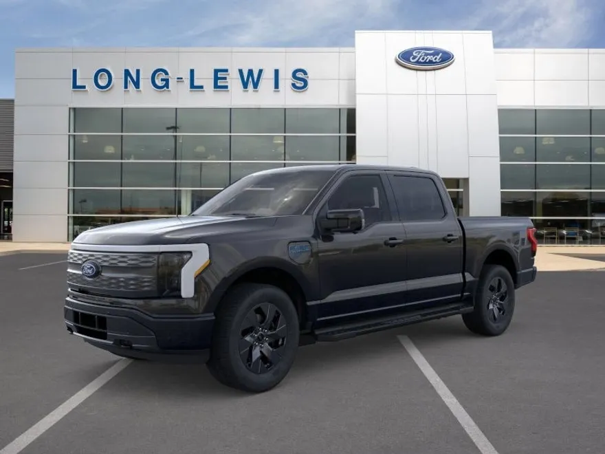 2025 Ford F-150 Lightning Lariat photo 1