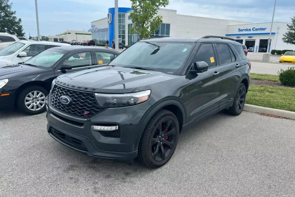 2022 Ford Explorer ST photo 1