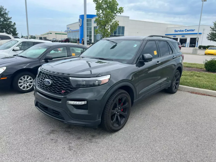 2022 Ford Explorer ST photo 1