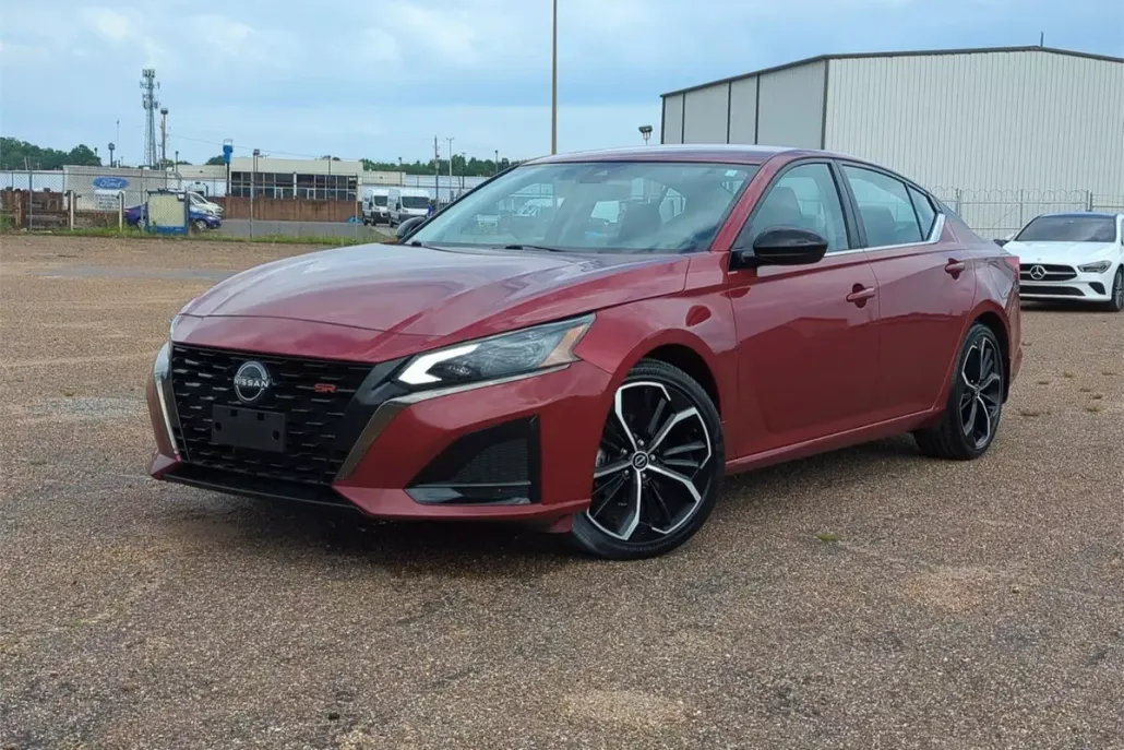 2023 Nissan Altima 2.5 SR photo 1