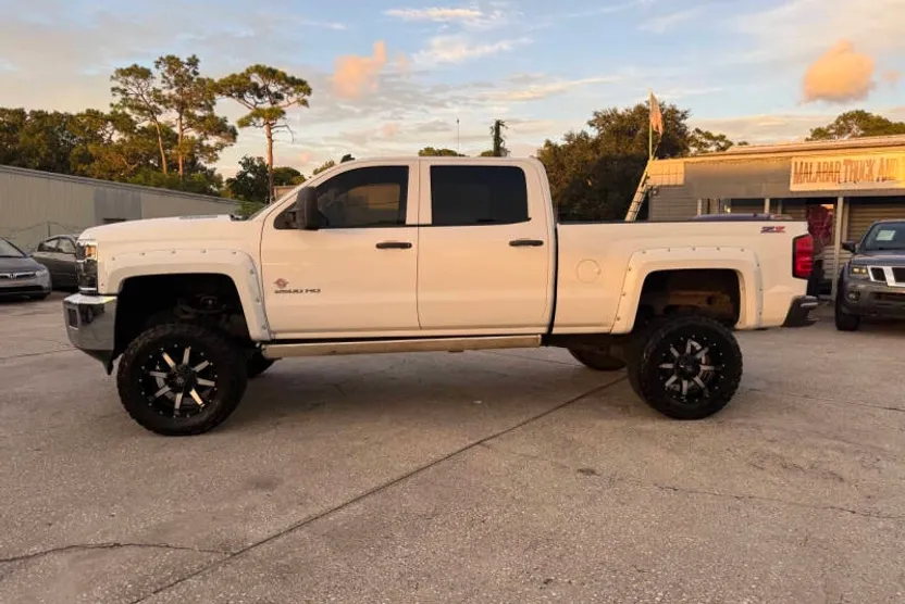 2015 Chevrolet Silverado 2500HD LT photo 1