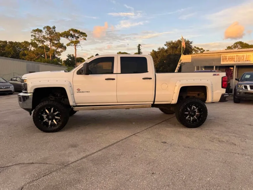 2015 Chevrolet Silverado 2500HD LT photo 1