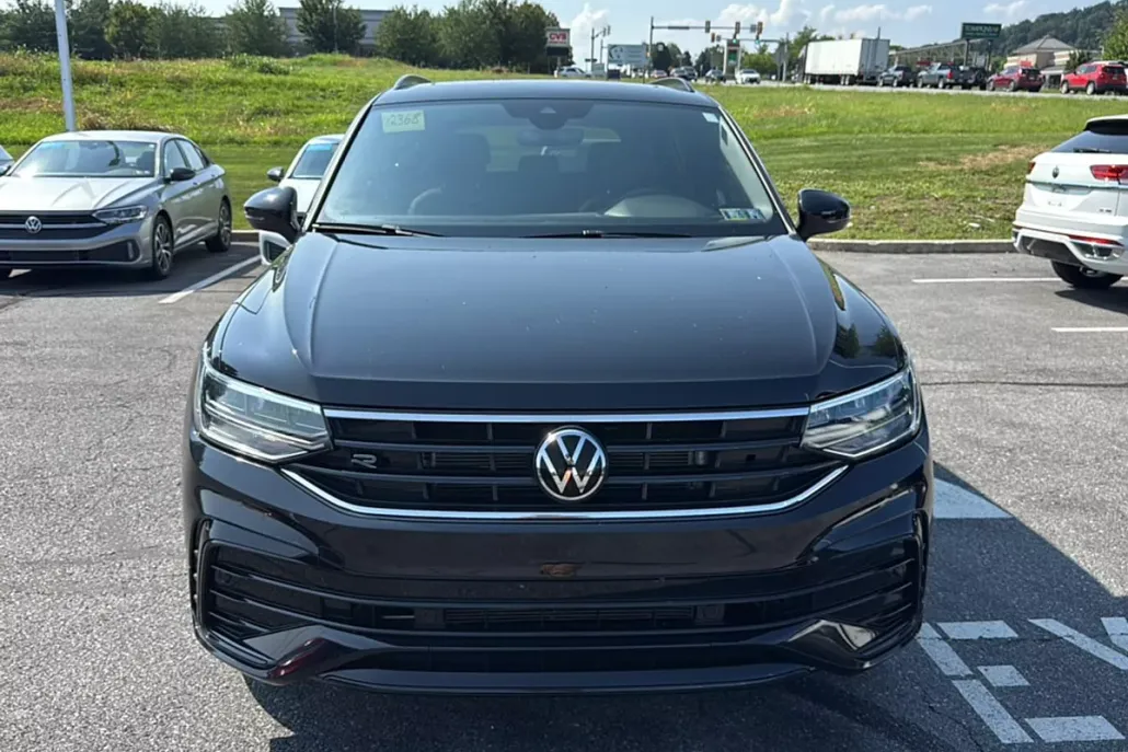 2024 Volkswagen Tiguan SE R-Line Black photo 1