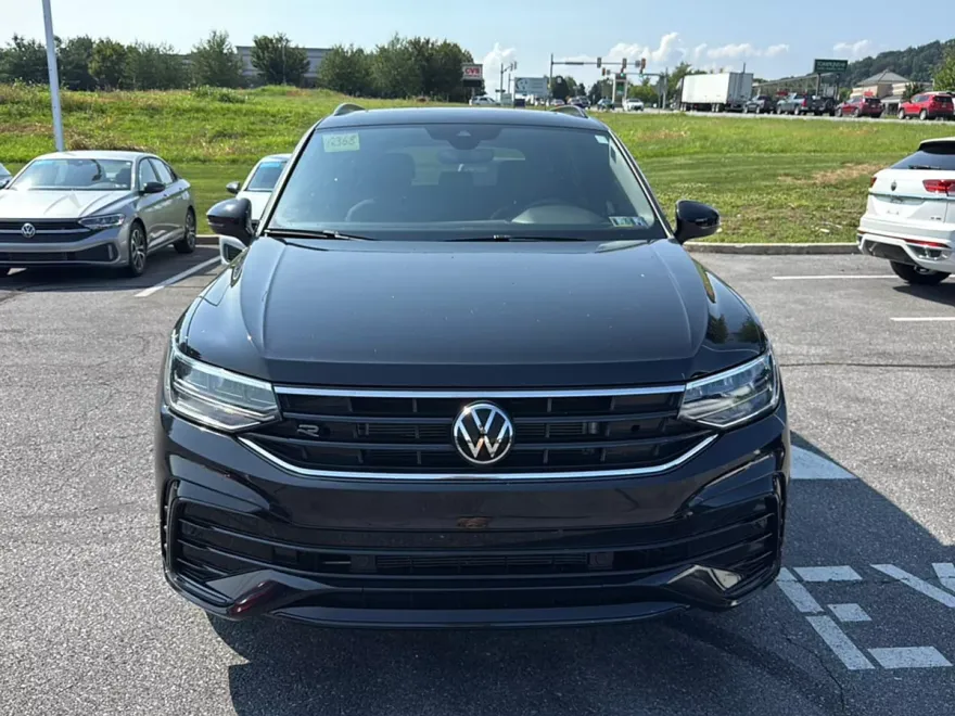 2024 Volkswagen Tiguan SE R-Line Black photo 1