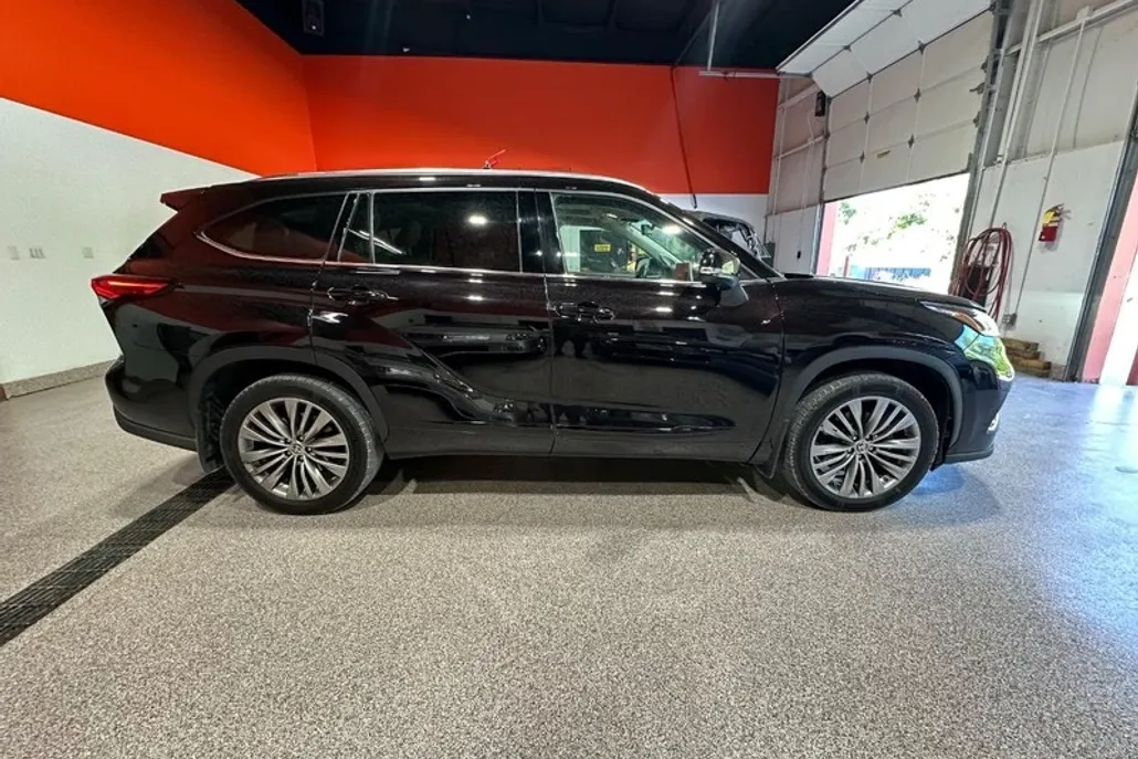 2020 Toyota Highlander Platinum photo 1