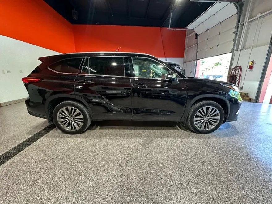 2020 Toyota Highlander Platinum photo 1