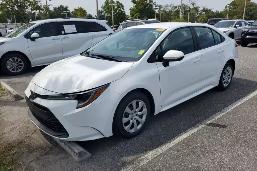 2025 Toyota Corolla LE photo 1