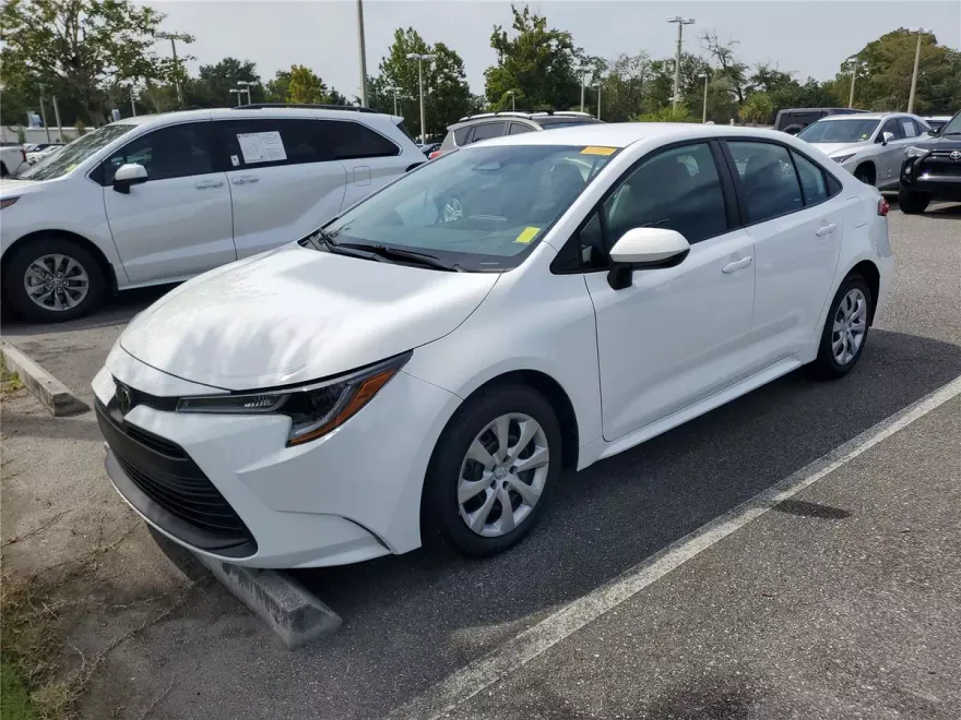 2025 Toyota Corolla LE photo 1