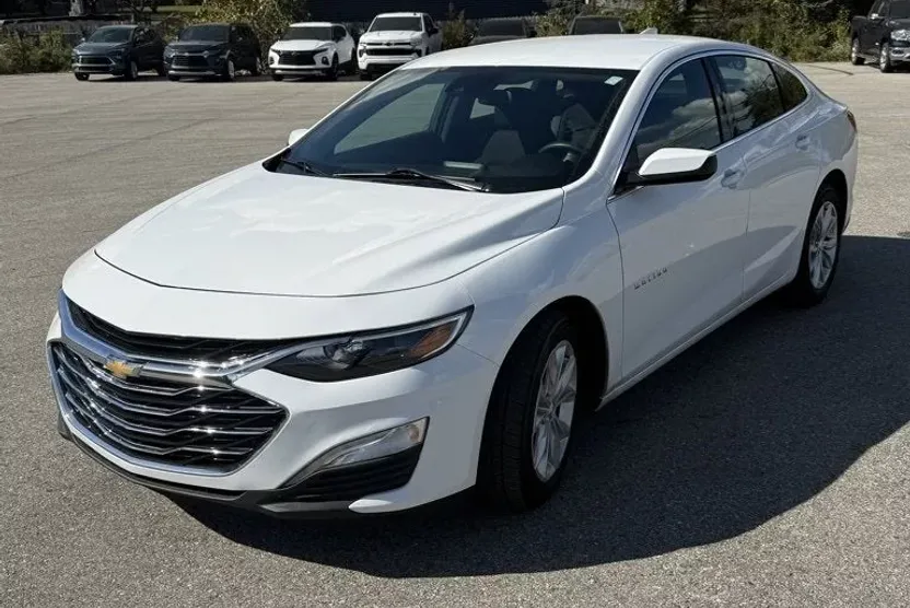 2025 Chevrolet Malibu 1LT photo 1