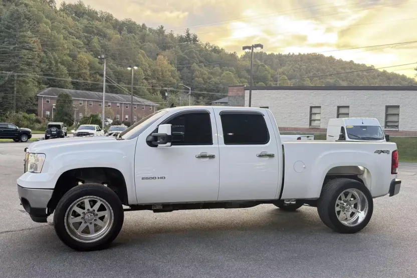 2013 Gmc Sierra SLE photo 1