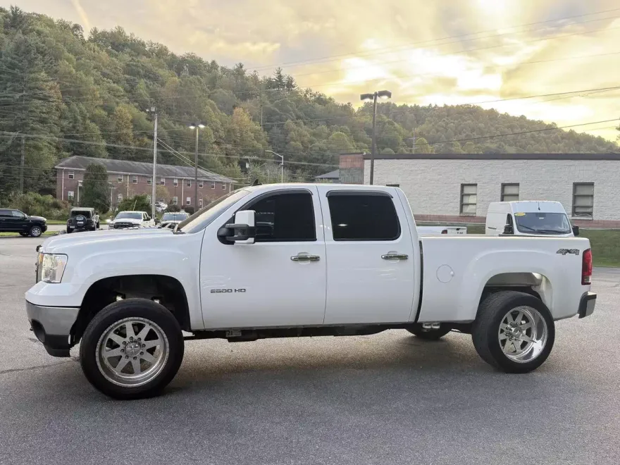 2013 Gmc Sierra SLE photo 1