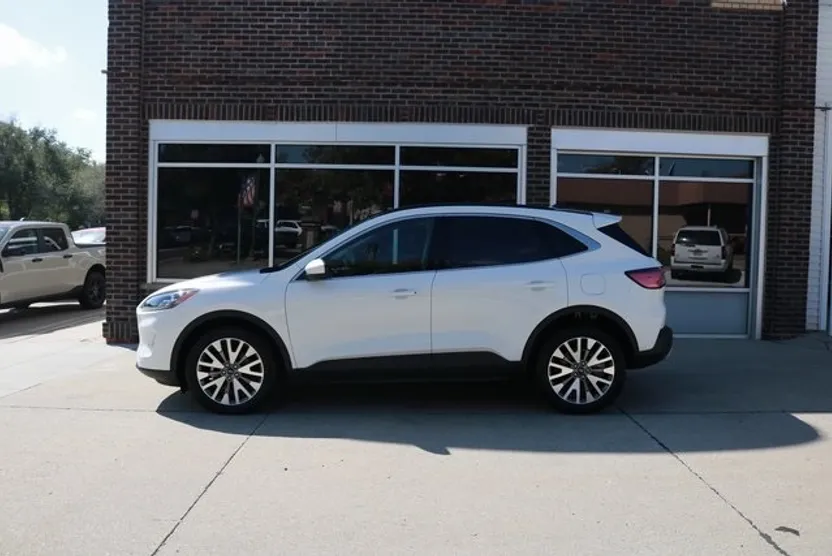 2022 Ford Escape Titanium photo 1