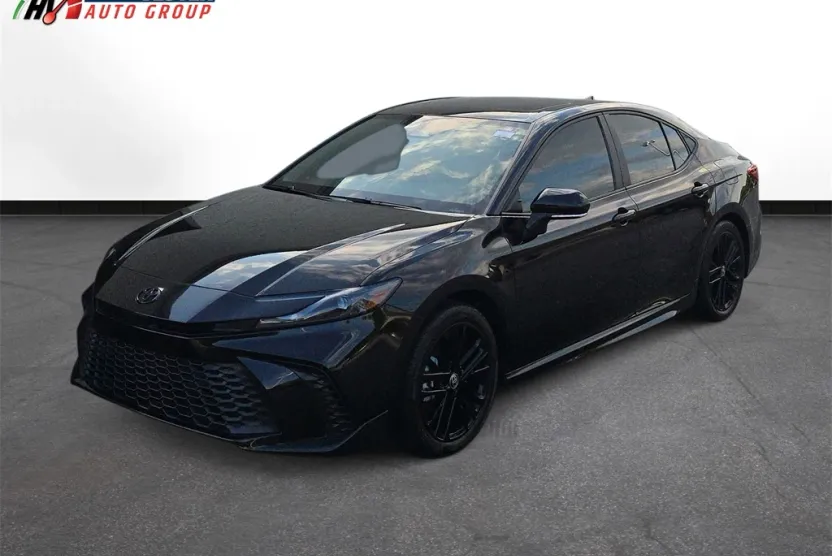 2025 Toyota Camry SE photo 1