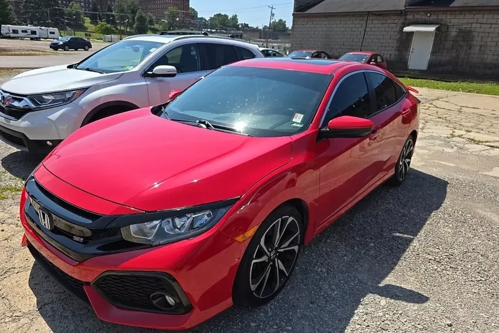 2018 Honda Civic Si photo 1