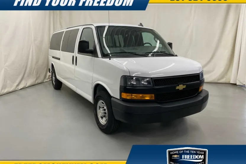 2022 Chevrolet Express 3500 LS Passenger photo 1