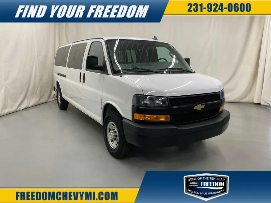 2022 Chevrolet Express 3500 LS Passenger photo 1