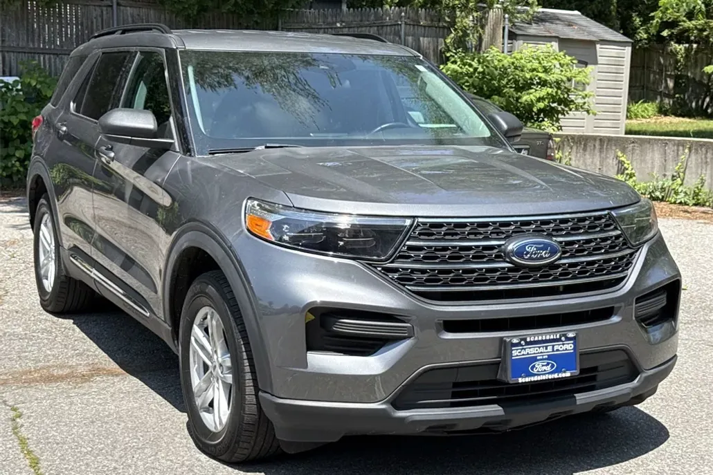 2022 Ford Explorer XLT photo 1