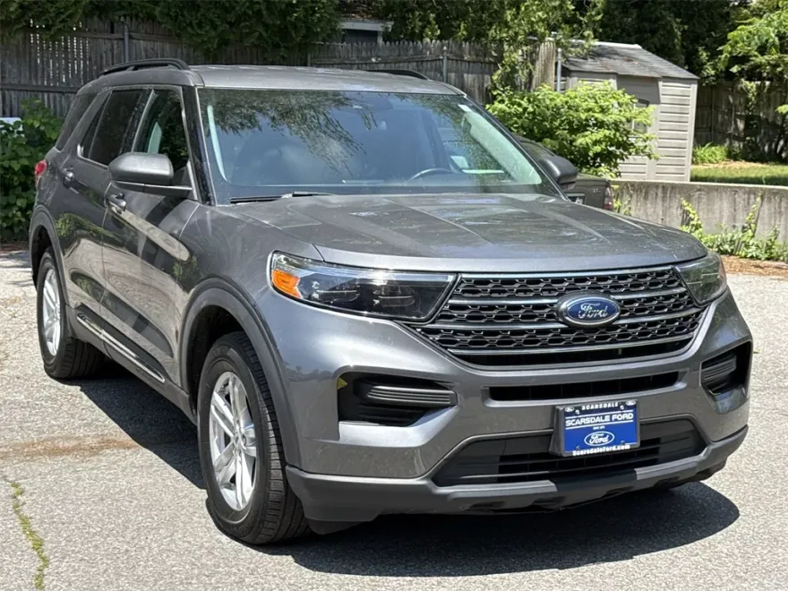 2022 Ford Explorer XLT photo 1
