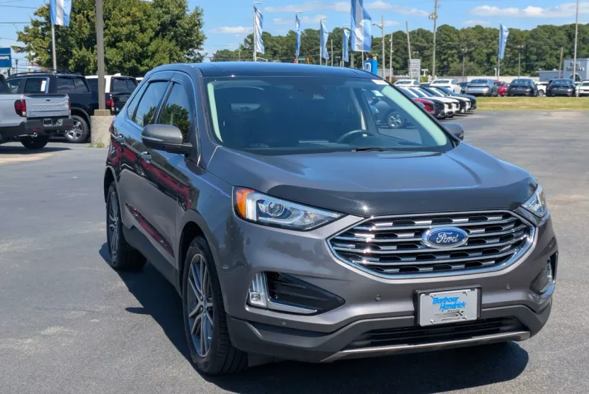 2021 Ford Edge Titanium photo 1