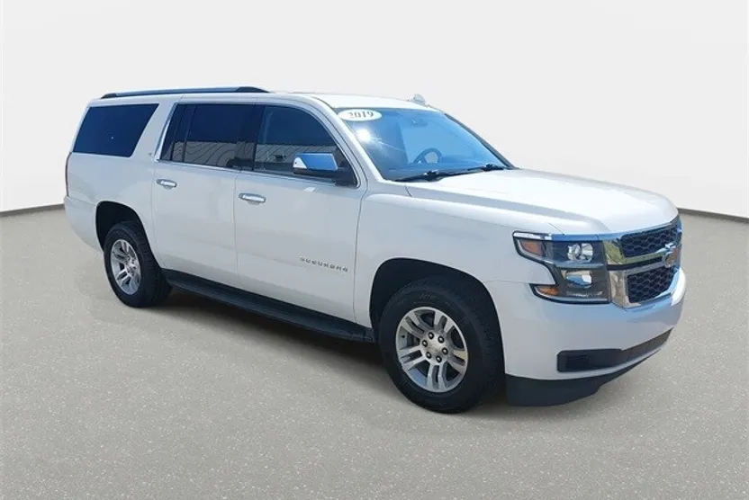 2019 Chevrolet Suburban LT photo 1