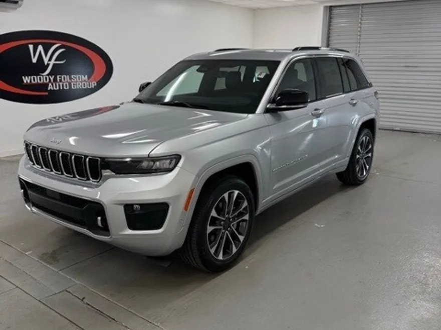 2025 Jeep Grand Cherokee Overland photo 1