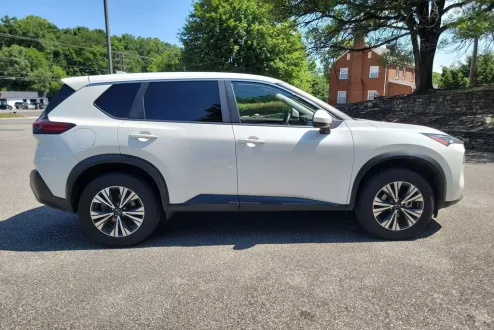 2023 Nissan Rogue SV photo 3